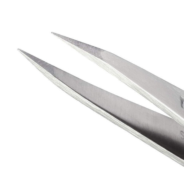 Close-up of sharp precision tips of Point Classic Tweezer | Tweezerman designed for accurate hair removal and delicate grooming tasks in skincare routines.